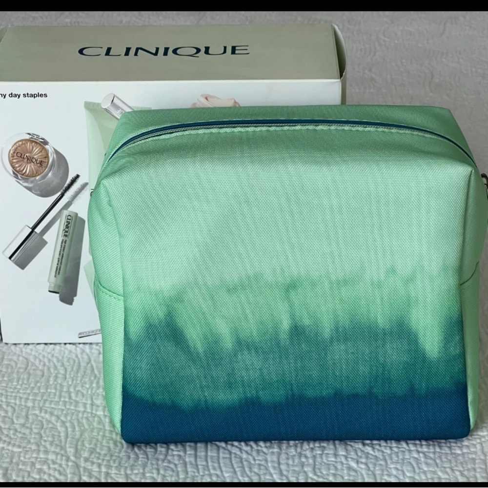 Clinique Sunny Day Skincare and Makeup Staples 5 pcs Full Size with Tote Bag. Va - Picture 7 of 9